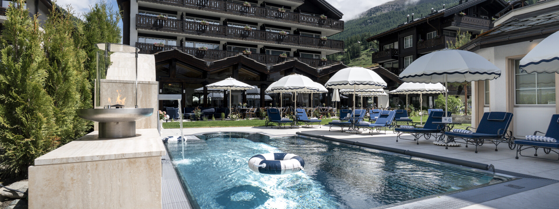 The New Mirabeau Outdoor World